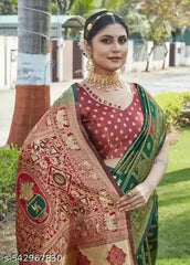 Emerald Green & Maroon Red Jacquard Silk Saree – Traditional Kalash & Elephant Motif Pallu Festive Saree with Blouse Piece