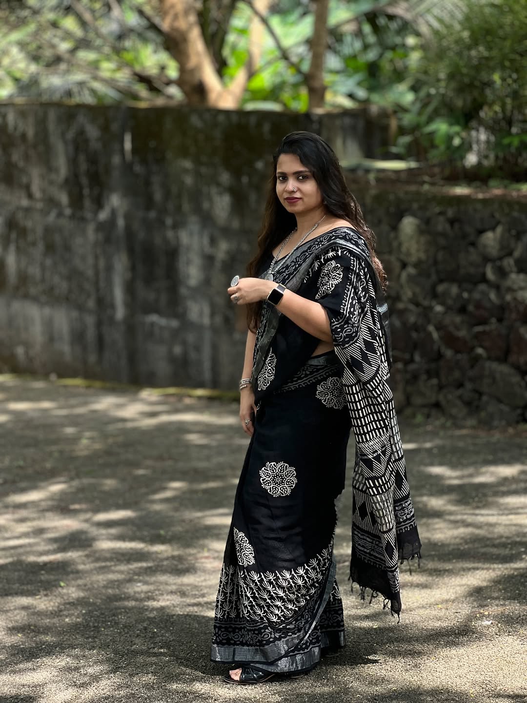 Women's Premium Women's Premium Linen Cotton Saree |  Lightweight Office & Daily Wear (Jet Black & White)Cotton Saree |   Lightweight Office & Daily Wear (Jet Black & White)