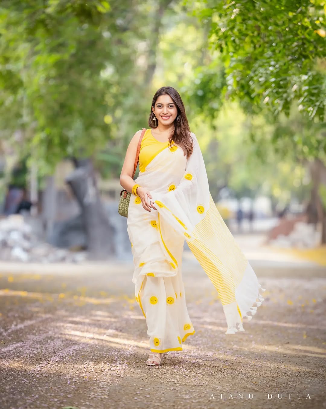 Women's Premium Linen Cotton Blend Saree | Traditional Handloom Look Printed Casual & Festive Sari with Unstitched Blouse Piece | Lightweight Summer & Daily Wear (Off-White & Bright Yellow)