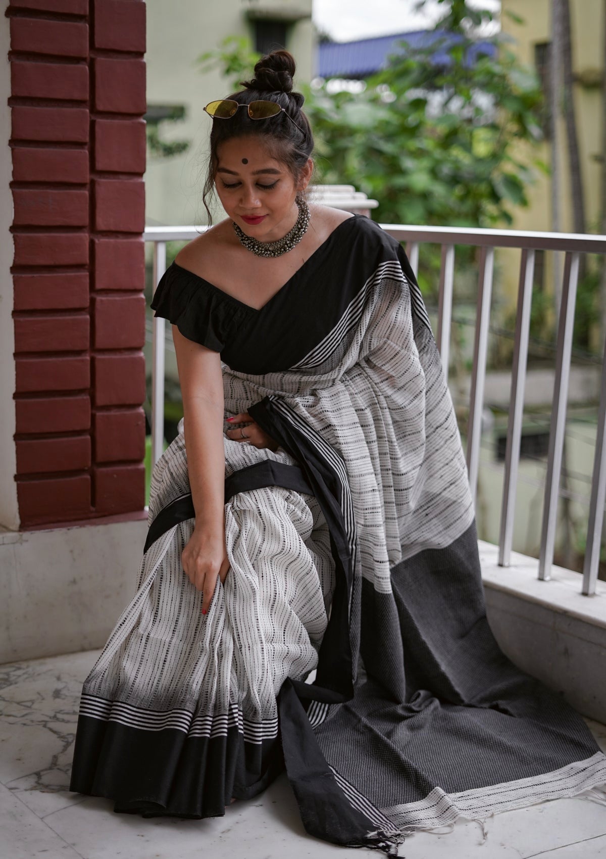 Women's Premium Pure Linen Cotton Saree | Traditional Handloom Style Ikkat Dotted Stripe Print Casual Sari with Solid Skirt Border & Unstitched Blouse Piece | Luxury Lightweight Summer & Office Wear (Off-White, Charcoal Black & Slate Grey)