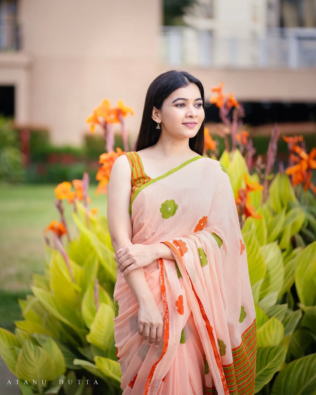 Women's Cotton Linen Blend Saree | Trendy Peach Floral Motif Print Casual Sari with Striped Pallu & Unstitched Blouse Piece | Lightweight Summer & Daily Wear (Light Peach, Orange & Olive Green)