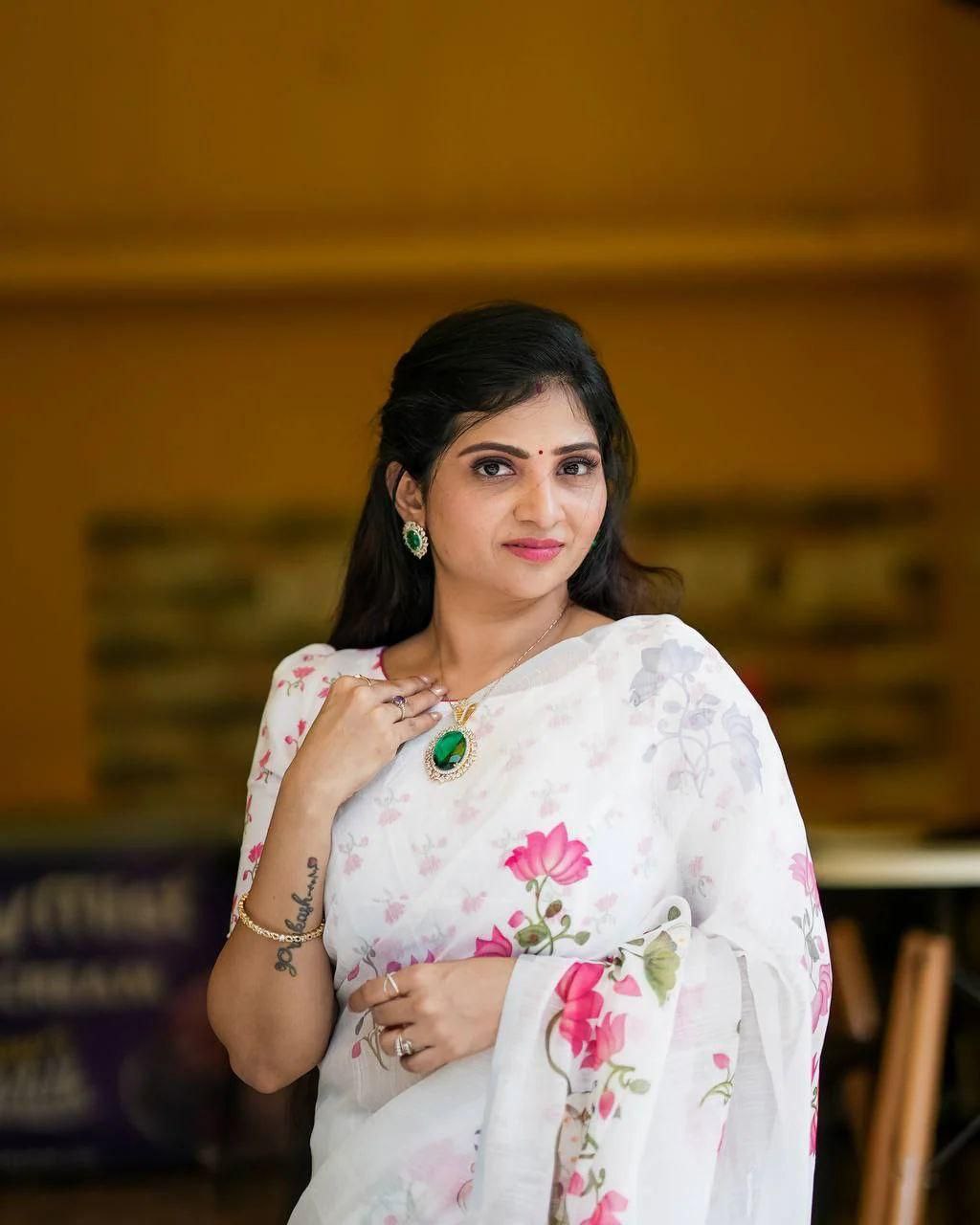 Women's Premium Pure Linen Cotton Saree | Elegant Lotus Floral Vine Printed Casual & Festive Sari with Matching Unstitched Blouse Piece | Luxury Lightweight Summer Wear (Pristine White & Rose Pink)